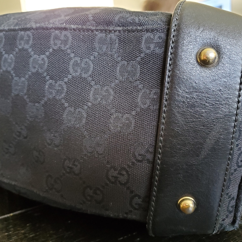 Authentic Gucci Pelham Handbag - Picture 4 of 16